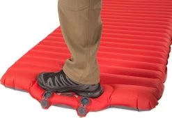 NEMO EQUIPMENT Cosmo Insulated 30 Sleeping Pad - Extra Long|-|Matelas De Sol Cosmo 30 - Extra Long -Outdoor camping-NEMO Equipment NEM 814041017794 7E 7EFootPump 20Magma 20Red